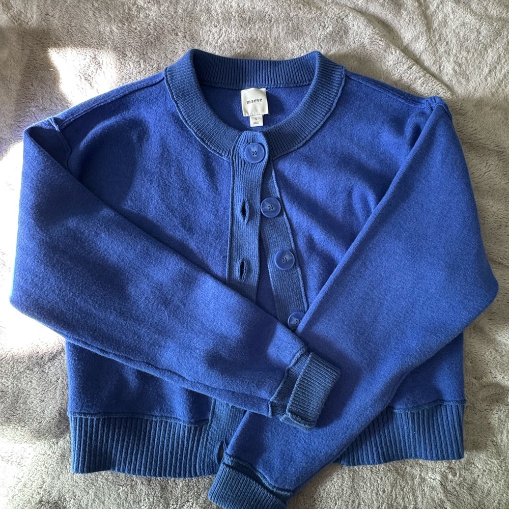 The Sutton Compact by Maeve